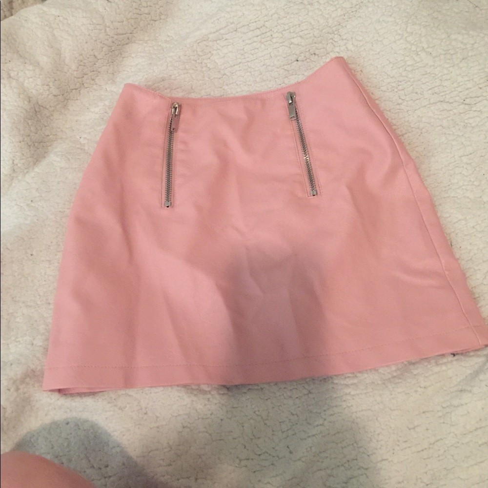 F21 pink leather mini 🌸